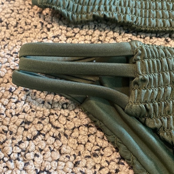 Ruched Green 2 Piece Bathing Suit Size Small in Like New Condition - Picture 3 of 5